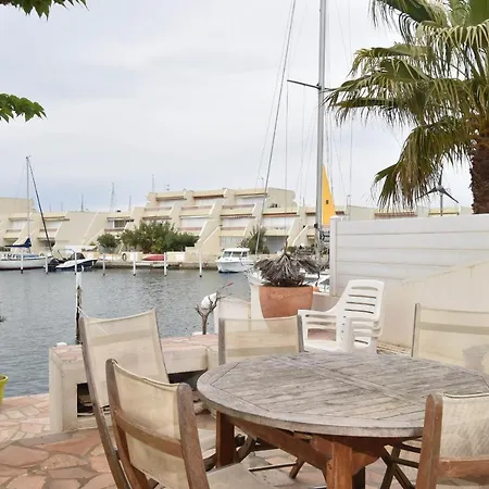 Marina 6 Personnes Avec Appontement Grau Du Roi Holiday home Le Grau-du-Roi
