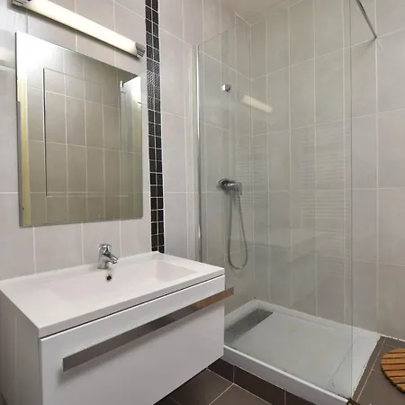 Holiday home Marina 6 Personnes Avec Appontement Grau Du Roi Le Grau-du-Roi
