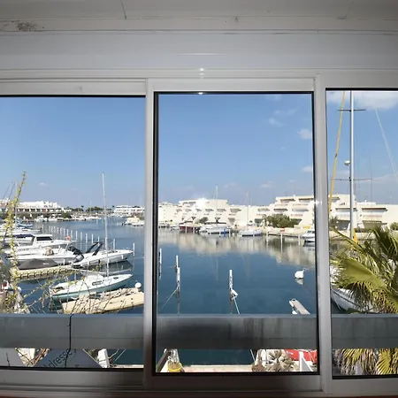Marina 6 Personnes Avec Appontement Grau Du Roi Holiday home Le Grau-du-Roi